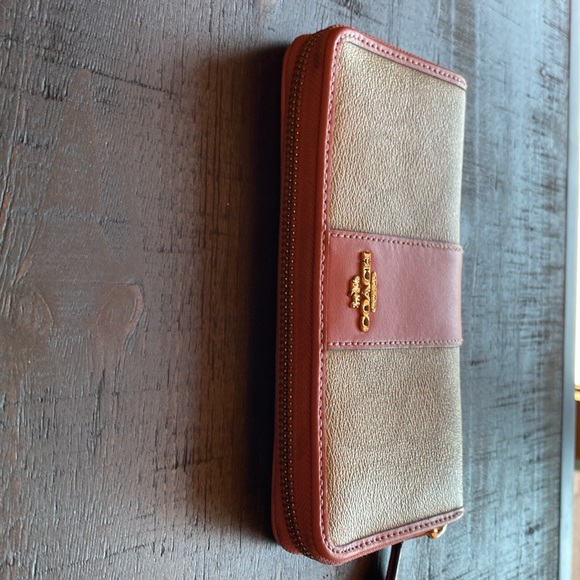 Coach Wallet - Picture 4 of 4